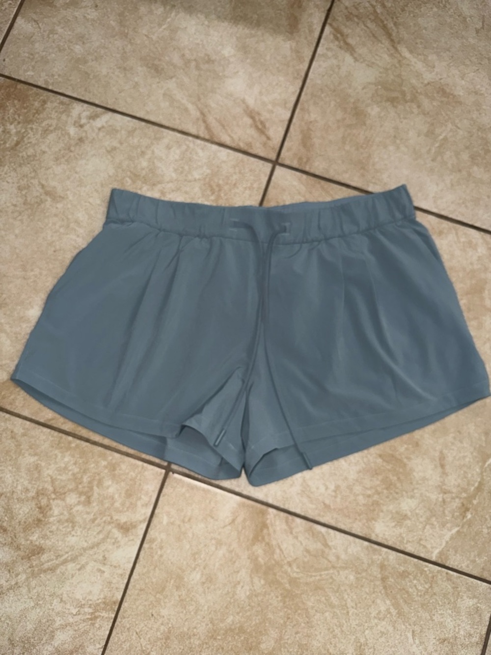 Lululemon Stroll at Sundown Short 3"
Blue Cast sz 12 - Picture 3 of 6
